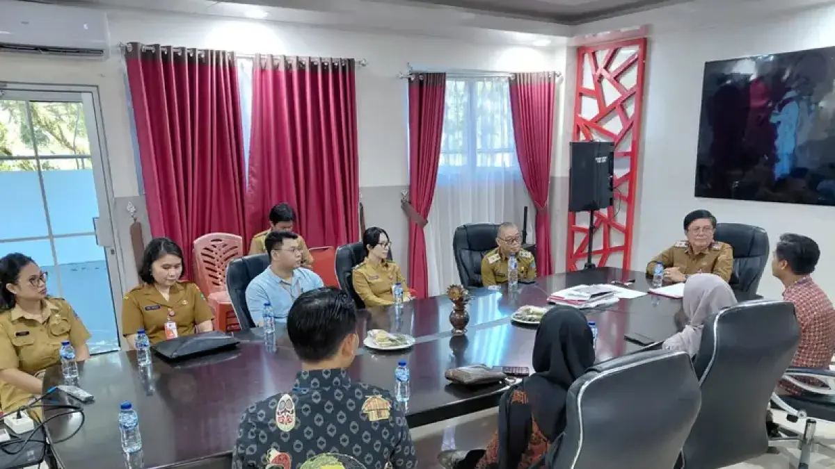 Pemkab Minut bersama LKPP RI saat melakukan pertemuan di Ruangan Sekretaris Daerah Pemkab Minut. 
