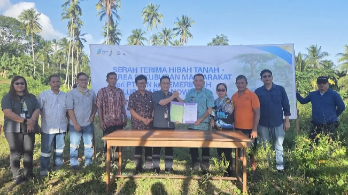 PT TTN menyerahkan hibah lahan kepada Pemerintah Kelurahan Danowudu.(Dok Istimewa)