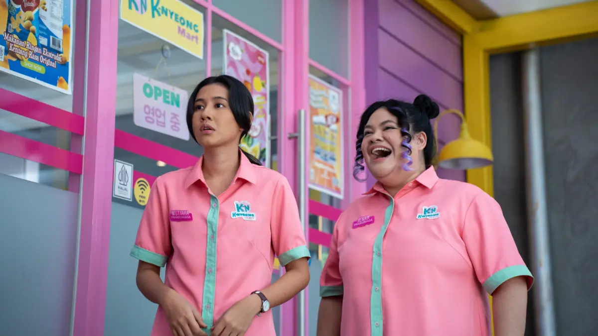 Shenina Cinnamon dan Nadia Shafira dalam serial Night Shift for Cuties (2026)
