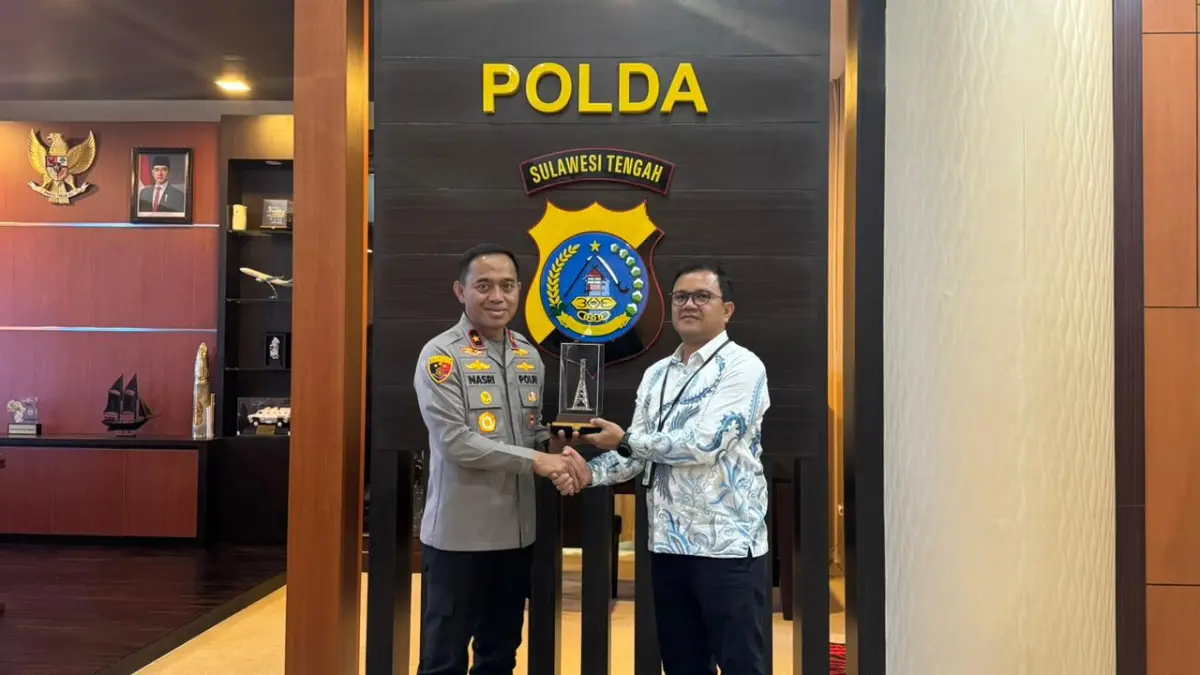 GM PLN UIP3B Fermi Trafianto bersama Kapolda Sulteng Nasri Sulaeman. 