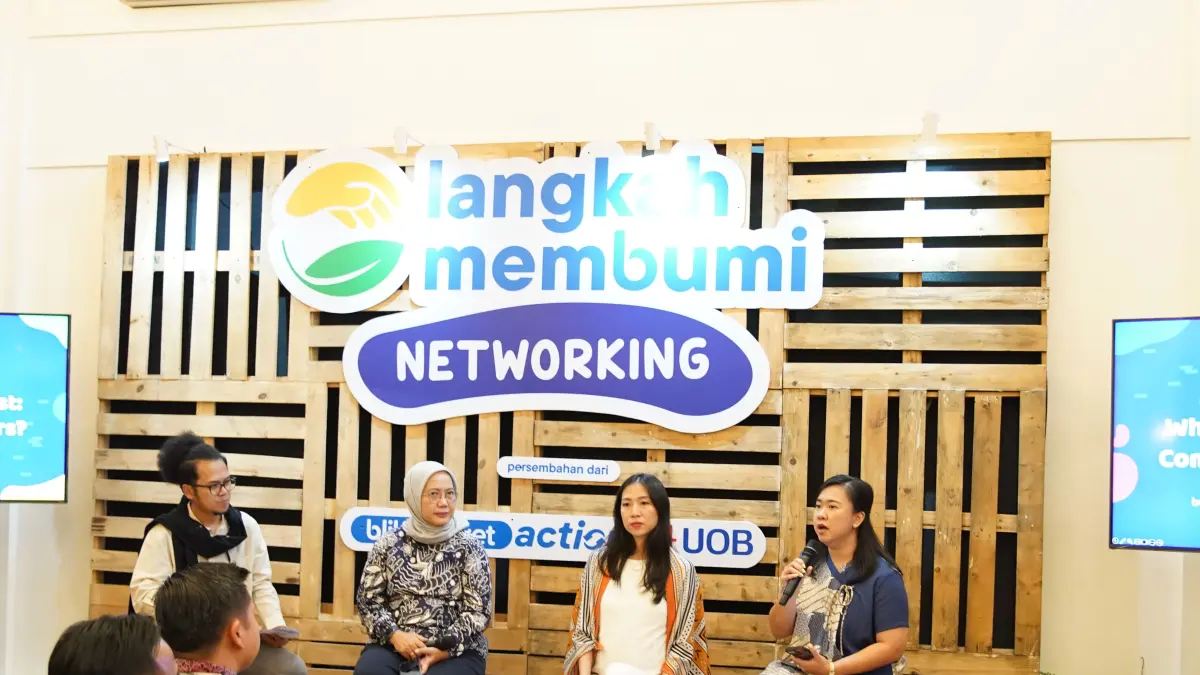 (Ki-ka) Maya Tamimi, Head of Division Environment & Sustainability Unilever Indonesia Foundation bersama Chelsea Monacella, Sustainability Head of UOB, dan Ignacia Chiara Irawan, Head of ESG Blibli