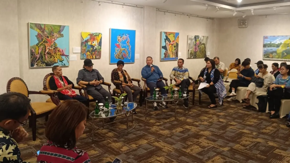 Podcast dalam rangkaian pembukaan Tou Art Gallery di Aston Manado Hotel