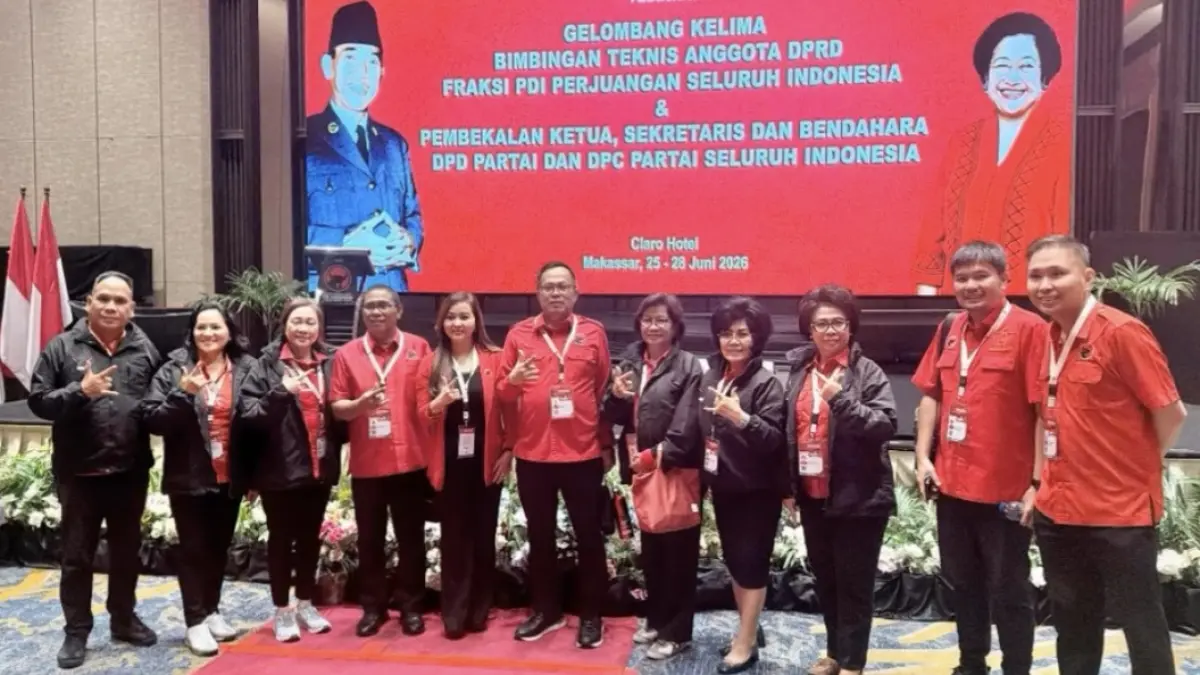 Foto bersama Pengurus DPC dan beberapa Anggota DPRD Manado dari Fraksi PDI Perjuangan di sela-sela kegiatan bimtek di Makasar