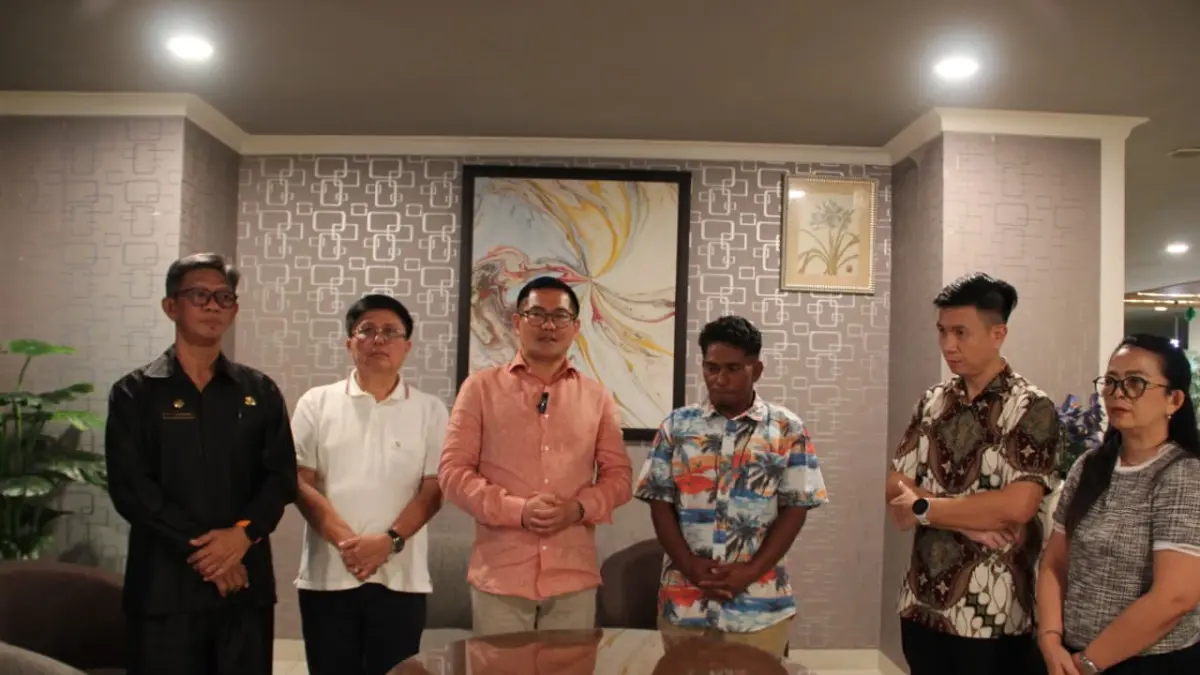 Macbul Budiman nelayan asal Desa Lansa, Kecamatan Wori yang hilang di Samudra Pasifik bertemu dengan Bupati Minahasa Utara Joune Ganda beserta pemerintah Daerah di Jakarta. 
