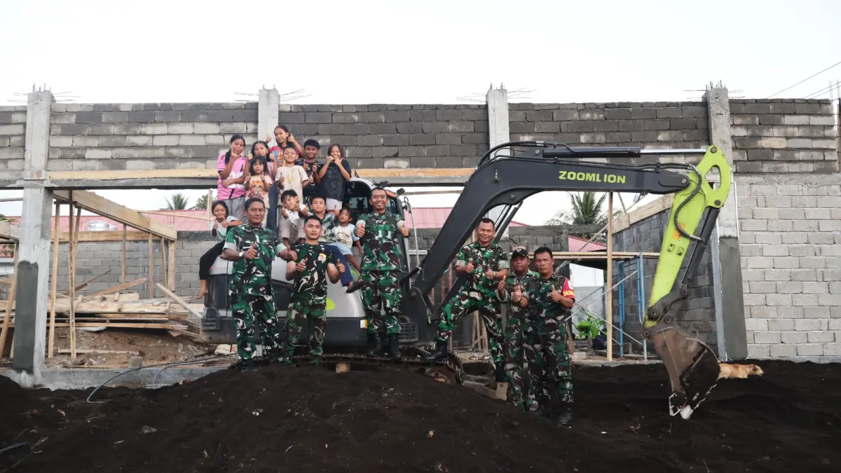 MANTAP: Dandim 1302/Minahasa dan tim berfoto bersama dalam pembangunan salah satu KDKMP diwilayahnya.