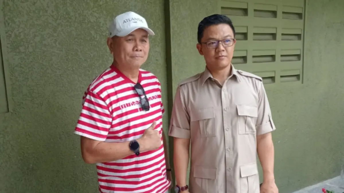 Sejarawan Sulut Juldie Turambi saat bertemu dengan Menlu RI Sugiono di Tomohon