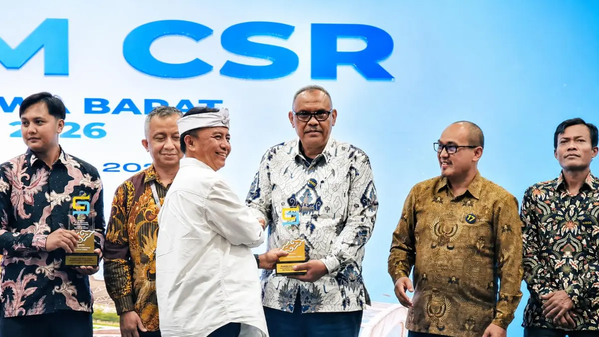 Apresiasi yang Diberikan kepada Tokoh Penggerak Binaan Daihatsu, Moh Warso, Yang Dinobatkan Sebagai Local Champion Bidang Sosial