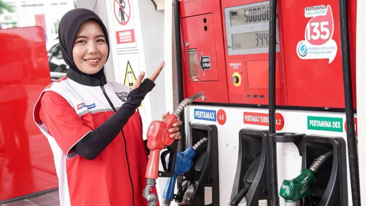 Petugas melayani pengisian bahan bakar minyak (BBM) di salah satu SPBU. PT Pertamina Patra Niaga resmi melakukan penyesuaian harga BBM nonsubsidi yang berlaku efektif per 1 Juli 2026. (Foto: Dok. Pertamina Patra Niaga)