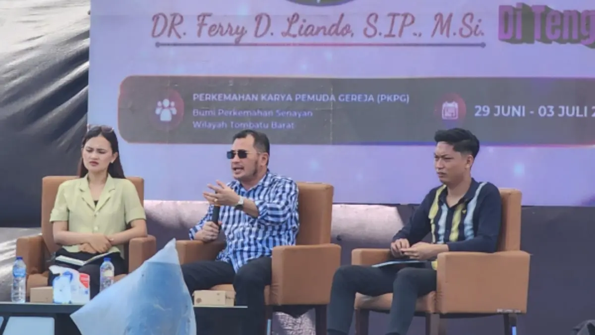 Dekan Fisip Unsrat Manado Dr Ferry Liando saat jadi narasumber di PKPG GMIM tahun 2026 dari Bumi Perkemahan Senayan Lobu wilayah Tombatu Barat