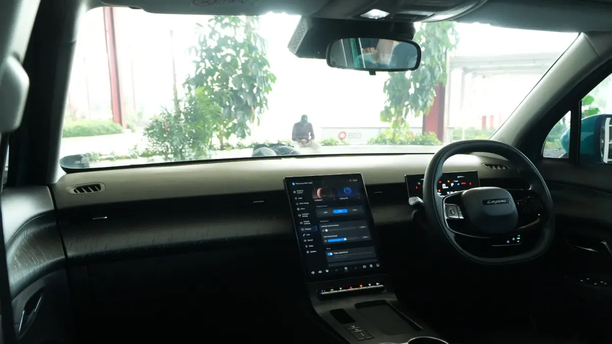 Interior Depan LEPAS E4 EV