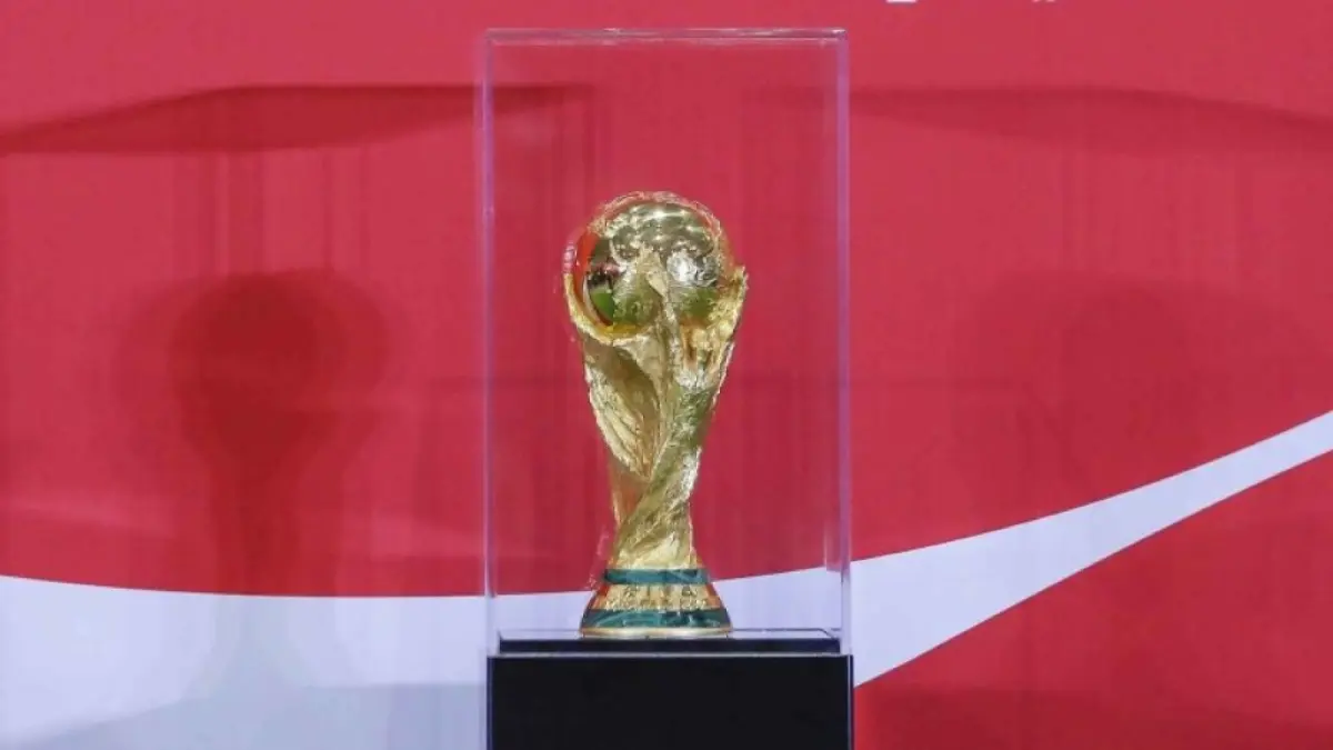 Ilustrasi trofi Piala Dunia FIFA (FIFA World Cup Trophy). Turnamen sepak bola akbar Piala Dunia 2026 yang digelar di Amerika Serikat, Kanada, dan Meksiko menjadi ajang pembuktian bagi negara-negara peraih gelar juara terbanyak sepanjang sejarah. (Foto: ANTARA)"