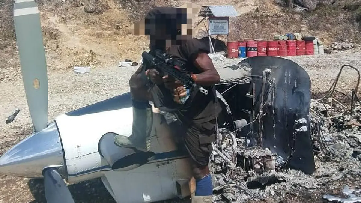 Personel Koops Habema saat melakukan operasi evakuasi jenazah pilot korban penembakan OPM di Papua (Dokumentasi TNI/Koops Habema)