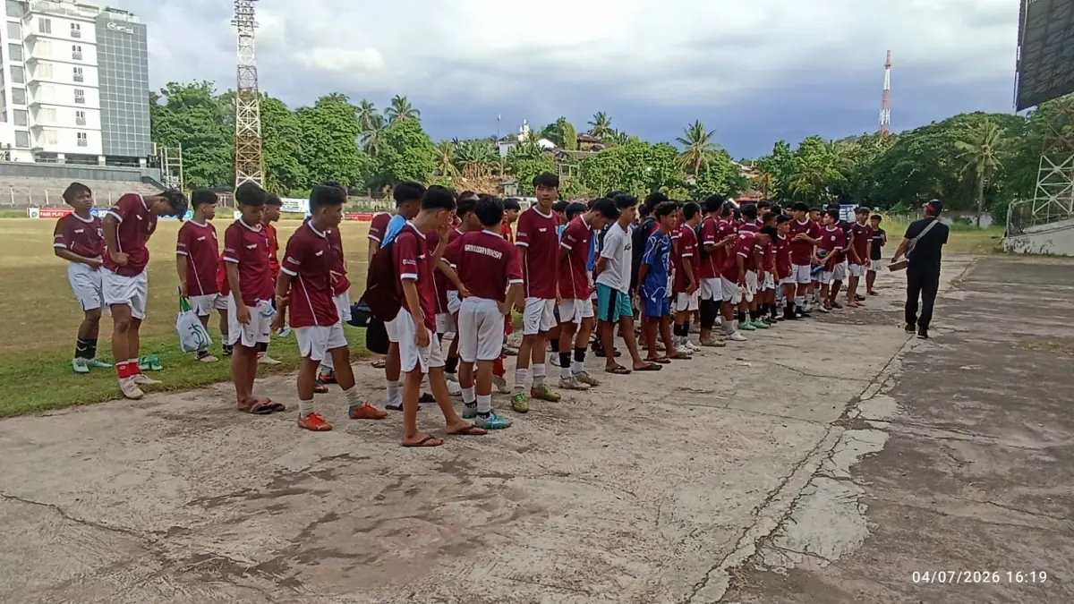 Seleksi- Para peserta seleksi Elite Pro Academy (EPA) 2026 di wilayah Sulawesi Utara saat mengikuti seleksi di Stadion Klabat Manado. 
