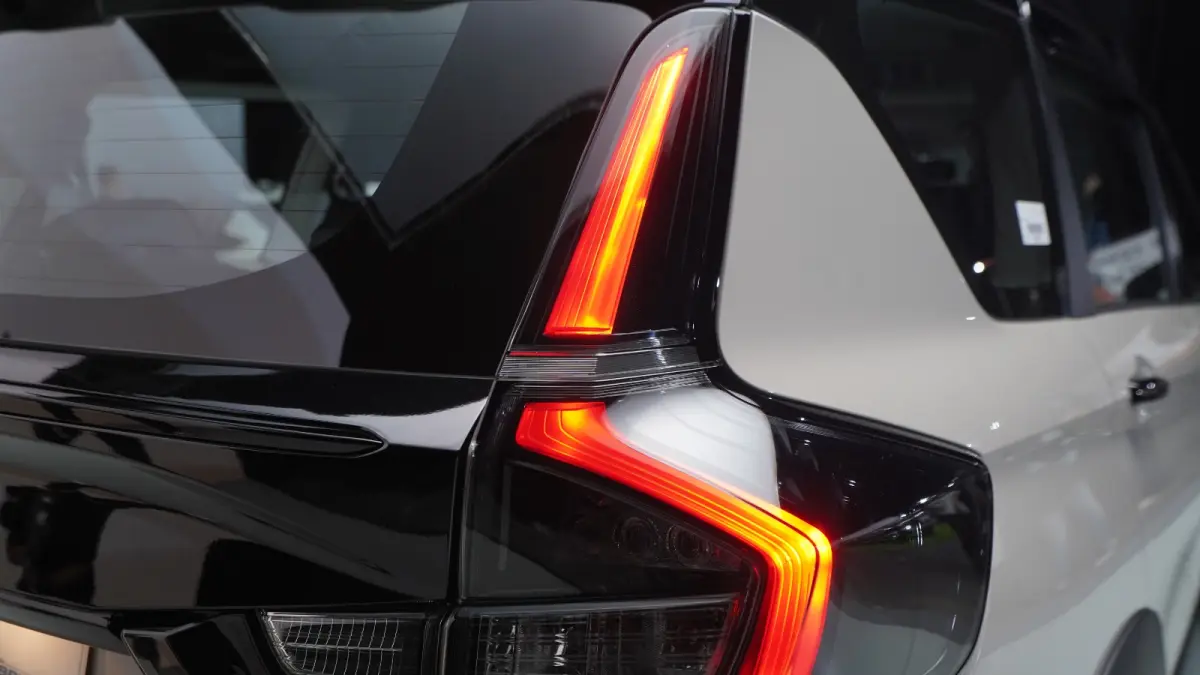 XL7 New Alpha Hybrid - LED Rear Lamp 