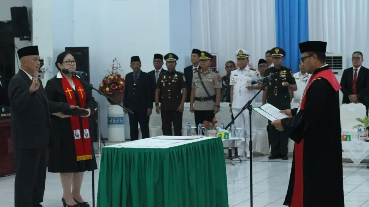 Pelantikan Denny Roy Tampi sebagai Ketua DPRD kabupaten Sangihe menggantikan Ferdy Sondakh, Senin (6/7/26).