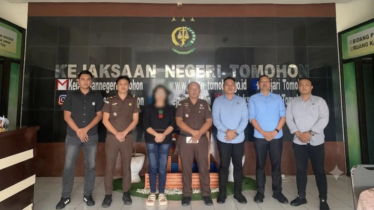 Kejaksaan Negeri Tomohon menyatakan berkas perkara dengan tersangka berinisial R.A.T. telah lengkap atau P-21, sehingga perkara tersebut segera dilimpahkan ke pengadilan untuk memasuki proses penuntutan.