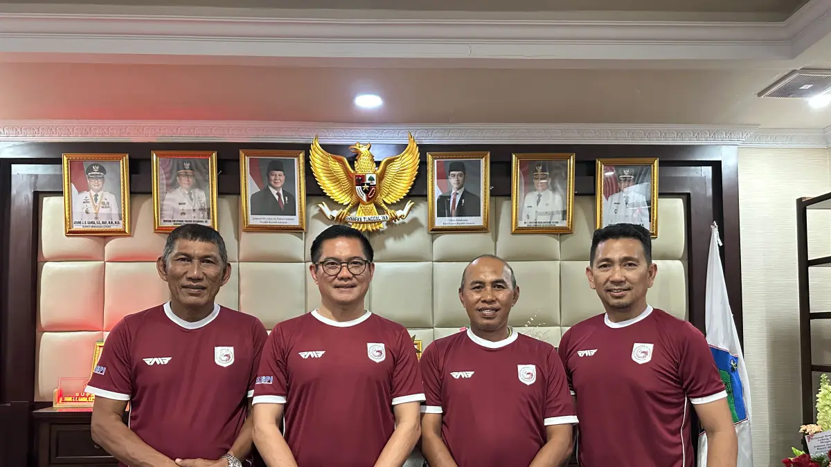 Koordinator Panitia Lokal Sulawesi Utara, Joune Ganda saat berfoto bersama. 
