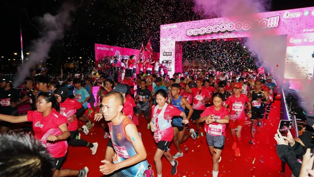 SMARTFREN RUN 2026 diikuti 7.500 pelari di Plaza Parkir Timur Gelora Bung Karno (GBK), Jakarta, Minggu (5/7).