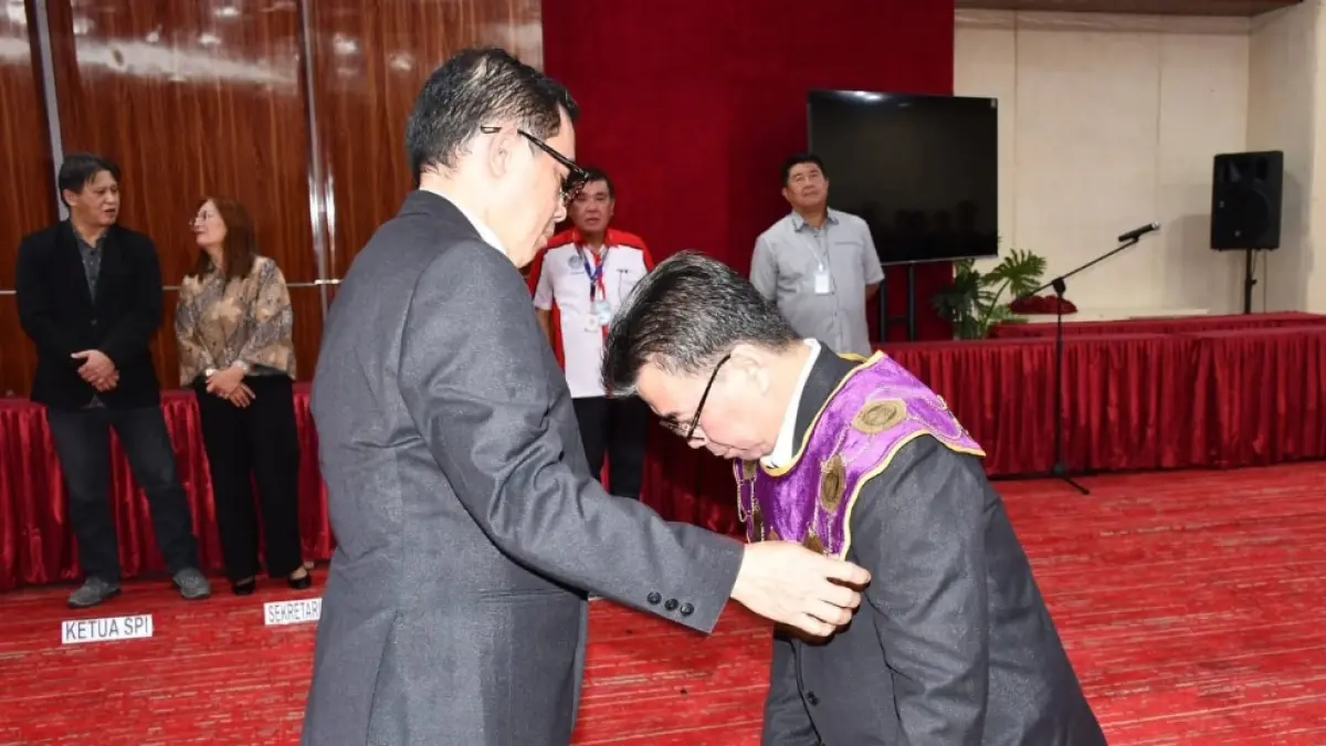 Proses pelantikan Dekan Fakultas Peternakan Unsrat Manado periode 2026-2030 yang berlangsung di aula Rektorat