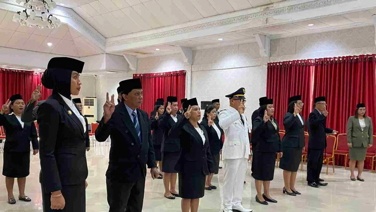 Nampak para pejabat administrator, fungsional dan pengawas yang baru dilantik secara langsung oleh Bupati Michael Thungari, Kamis (9/7/26).