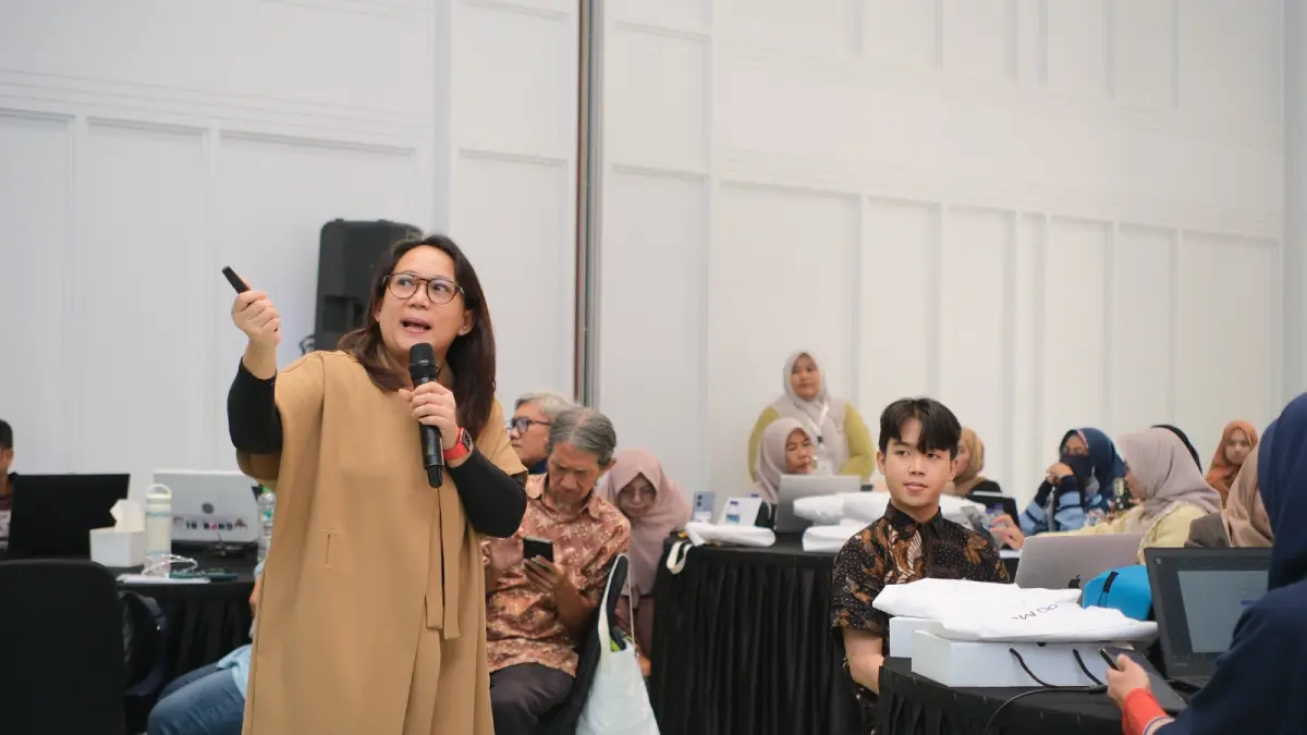 Suasana pelatihan Small Business Growth Academy yang membekali pelaku UMKM dengan keterampilan AI dan pemasaran digital di Bandung