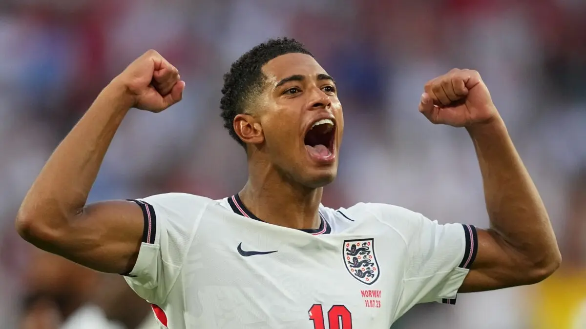 Jude Bellingham merayakan gol yang membawa Inggris menang 2-1 atas Norwegia di perempat final Piala Dunia 2026. (AP Photo/Getty Images)