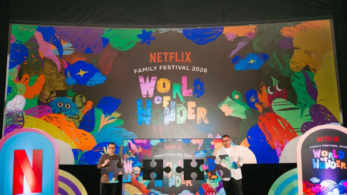 [kiri] Nezar Patria, Wakil Menteri Komunikasi dan Digital Republik Indonesia dan [kanan] Ruben Hattari, Director of Global Affairs, Southeast Asia, Netflix, membuka rangkaian Netflix Family Festival 2026. (Kredit foto: Netflix)