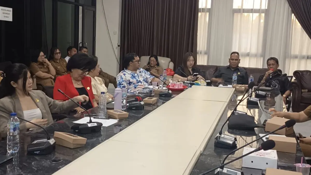 ALOT: Suasana hearing antara Komisi 4 DPRD bersama Dinas Pendidikan, Senin (13/7) di ruang rapat Ketua DPRD