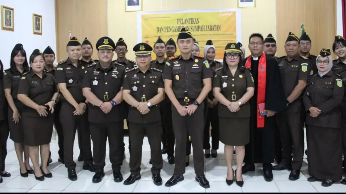 Keluarga besar Kejaksaan Negeri Bitung menyambut tiga pejabat baru.(Dok Istimewa)