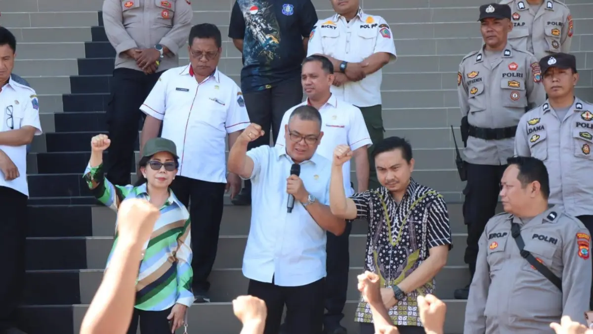 Penyampaian aspirasi masyarakat yang diterima legislator DPRD Sulut.
