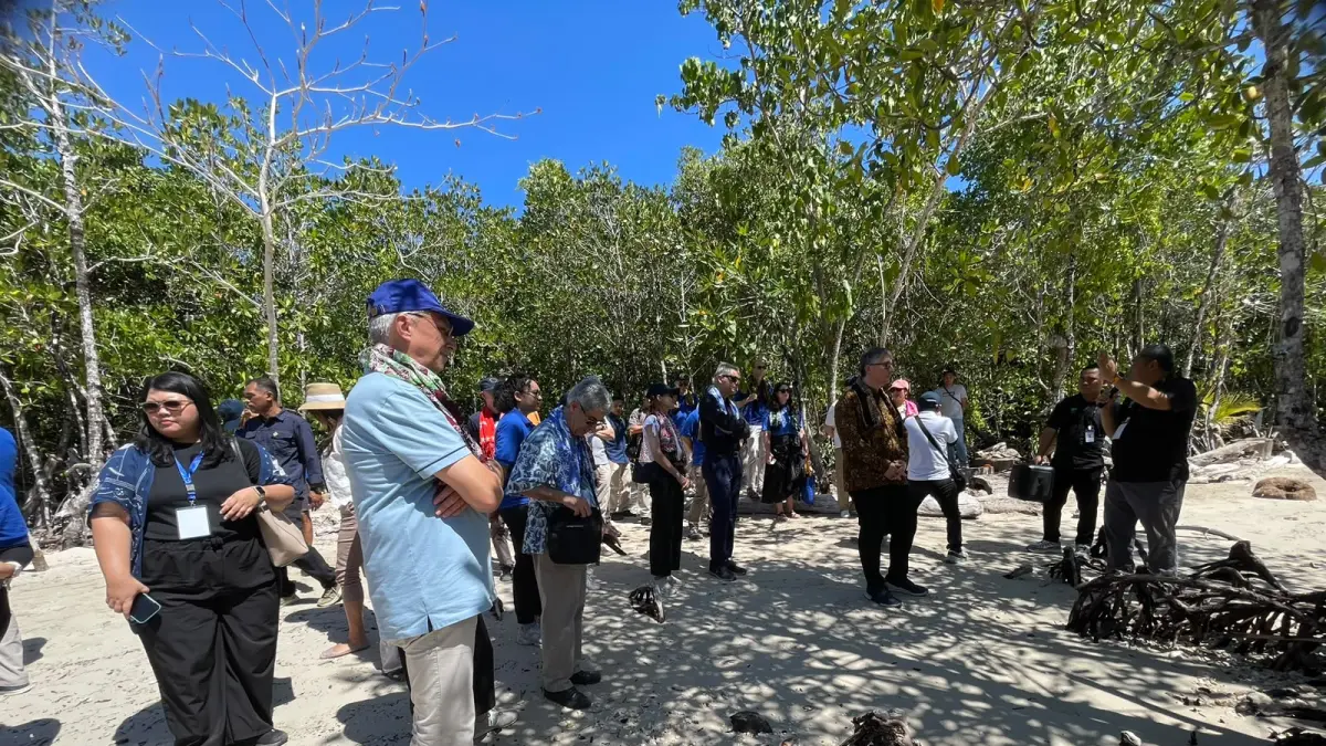 Delegasi Uni Eropa bersama Pemerintah Indonesia meninjau kawasan konservasi laut di Minahasa Utara, Sulawesi Utara, Sabtu (18/7/2026), sebagai bagian dari penguatan kolaborasi konservasi keanekaragaman hayati laut dan ekonomi biru.