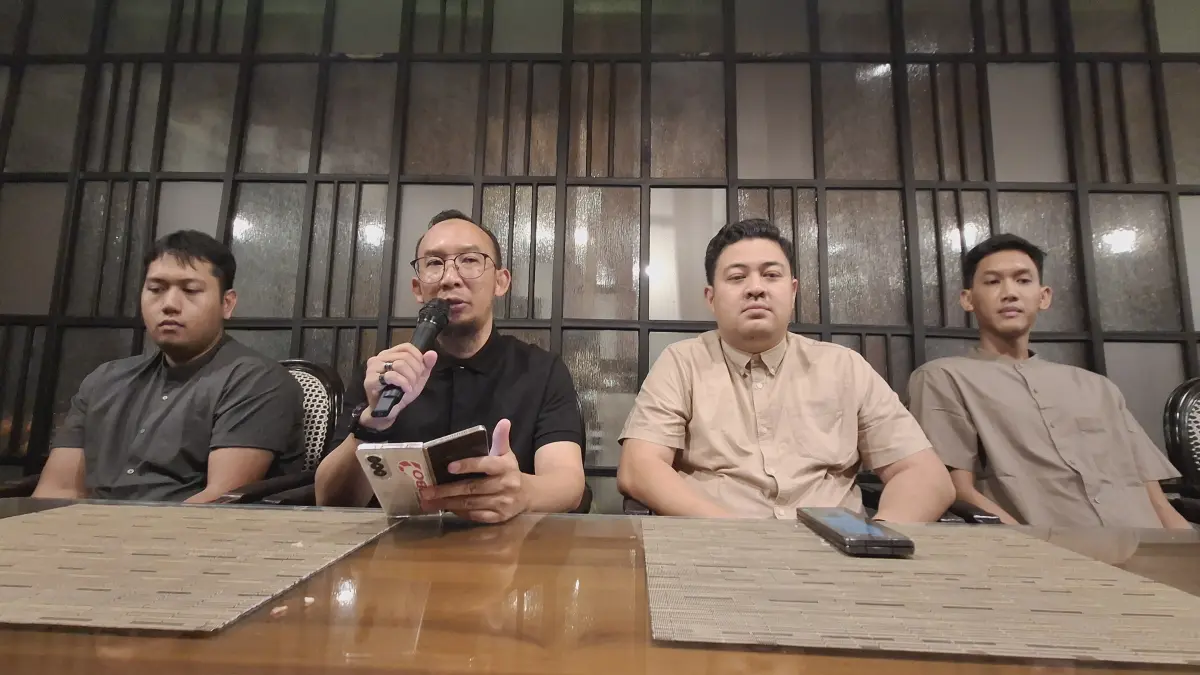(Kiri ke kanan). Aditya Taufiq R - Sales Branch Manager II Fuel Sulutgo, Lilik Hardiyanto - Area Manager Communication, Relations & CSR Sulawesi, Mohammad Agung Afrizal - Sales Branch Manager I Fuel Sulutgo, Irsyad Ismail Akmaluddin - Jr. Officer I Communication & Relations Sulawesi.