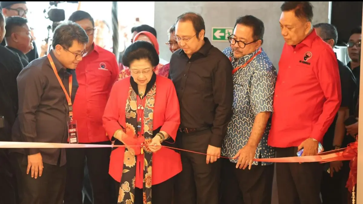 Olly Dondokambey Dampingi Megawati Buka Pameran Sejarah 30 Tahun Kudatuli