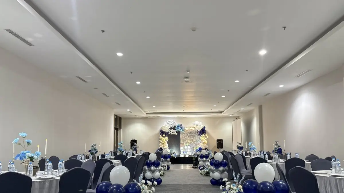 Grand Whiz Megamas Manado hadirkan paket ulang tahun dan intimate wedding lengkap dengan venue, menginap, hingga dekorasi.