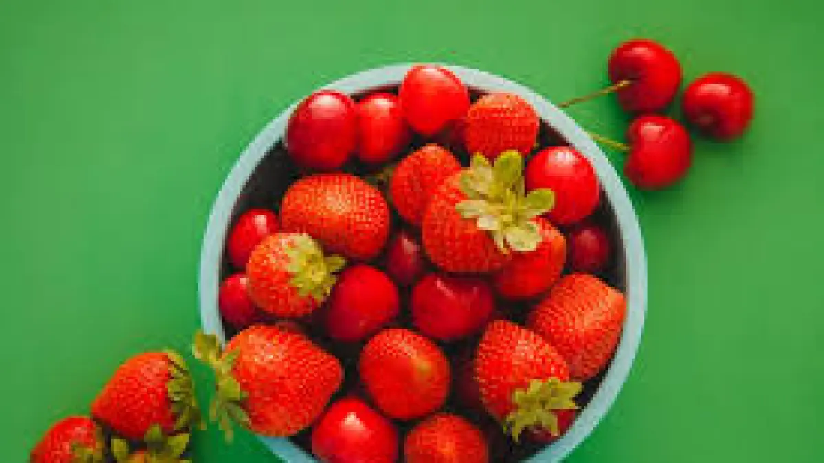 Ilustrasi buah strawberry (doc: Freepik)