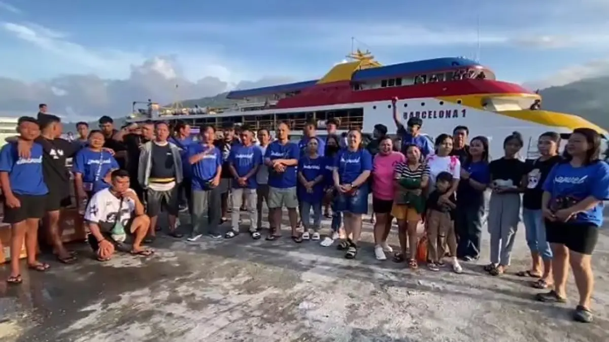 Rombongan GM Imanuel Inobonto Dua, Bolaang Mongondow saat tiba di pelabuhan Nusantara Tahuna.
