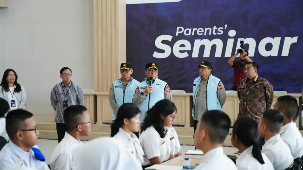 Wakapolri Komjen Pol. Prof. Dr. Dedi Prasetyo, S.H., M.Hum., M.Si., M.M. meninjau langsung Kampus SMA Kemala Taruna Bhayangkara di Gunung Sindur, Kabupaten Bogor.