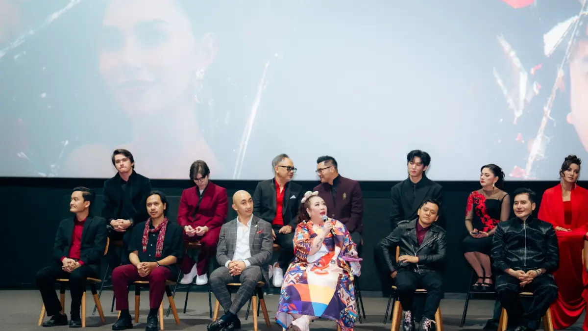  Gala Premiere Bunga di Tepi Jurang
