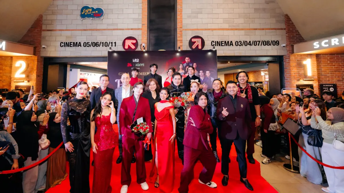  Gala Premiere Bunga di Tepi Jurang