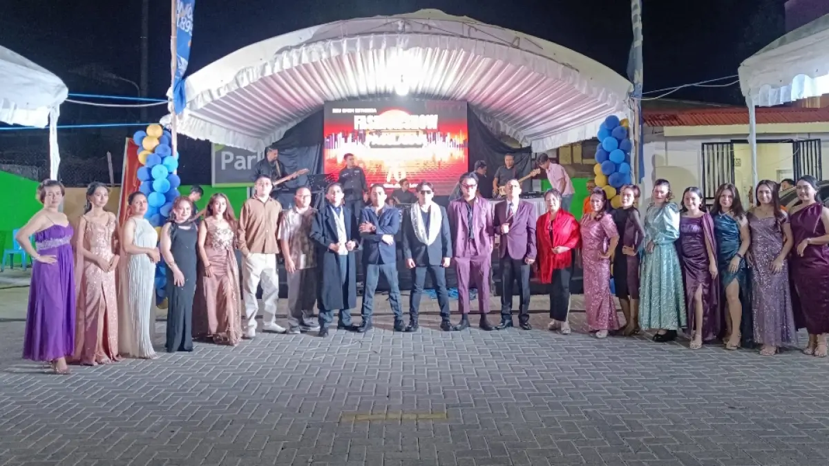 Para peserta lomba Fashion Show Glamour yang menarik perhatian pendukung dan masyarakat Tomohon