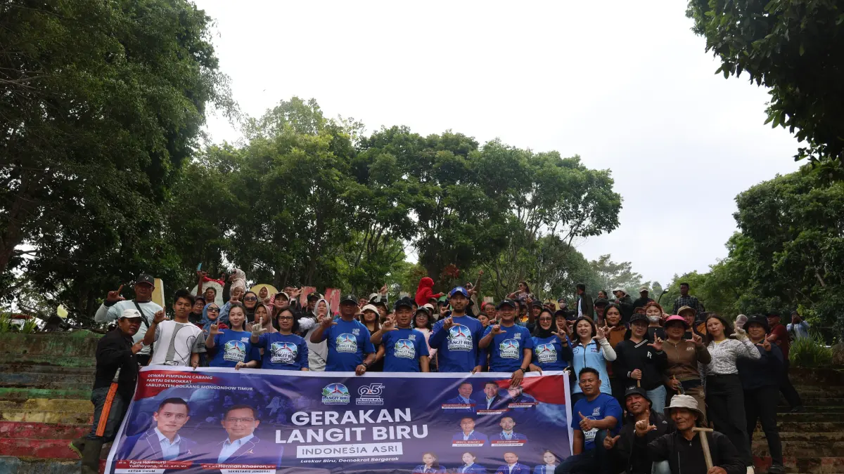 Pemerintah Kabupaten Bolaang Mongondow Timur (Boltim) bersama Partai Demokrat kerja bakti di kawasan destinasi wisata Danau Mooat.