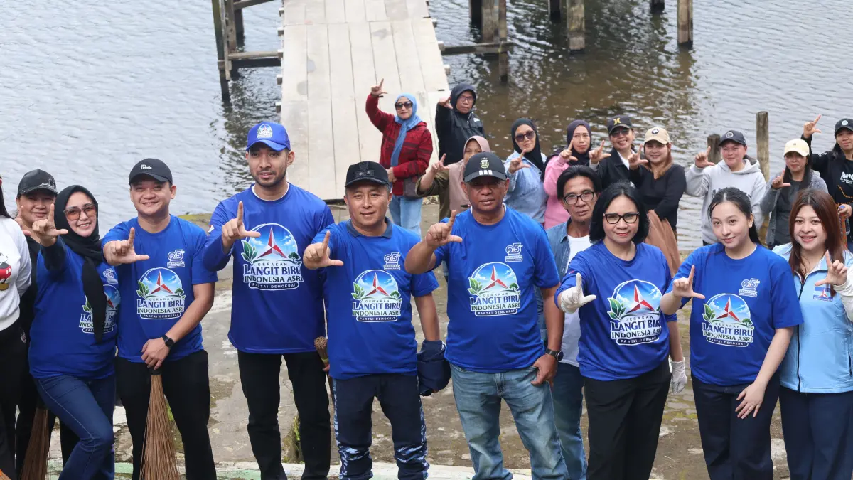 Pemerintah Kabupaten Bolaang Mongondow Timur (Boltim) bersama Partai Demokrat kerja bakti di kawasan destinasi wisata Danau Mooat.