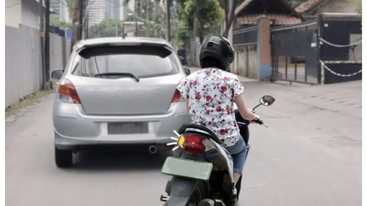 Korps Lalu Lintas (Korlantas) Polri mengingatkan seluruh pengguna jalan agar tidak mengabaikan penggunaan lampu sein saat hendak berbelok maupun berpindah lajur.