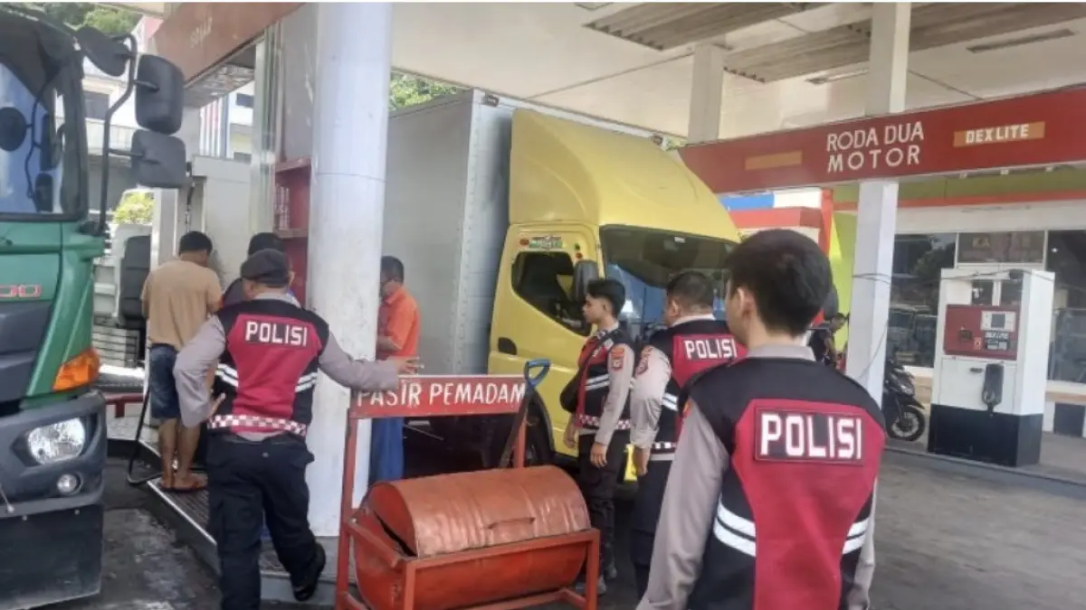 Polresta Manado Pantau Antrian BBM Solar di SPBU Kairagi, Situasi Terpantau Lancar dan Kondusif