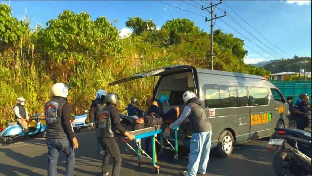Wakapolda Sulut Brigjen Pol Awi Setiyono Sigap Bantu Korban Laka Lantas