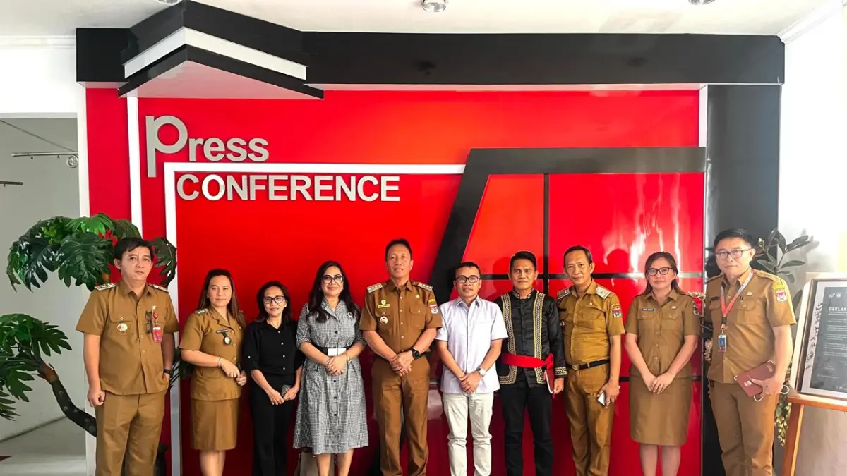 RESMI: Bupati Minsel Franky Donny Wongkar, menggelar pertemuan strategis bersama Anggota DPD RI / Ketua DPD ABPEDNAS dan Desa Bersatu Sulut, Ir. Stefanus B. A. N. Liow, di ruang kerja Bupati, Senin (27/7).