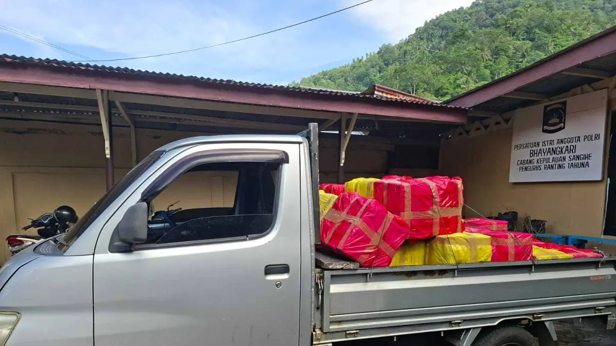 29 Karton Kosmetik diduga ilegal asal Filipina Diamankan di Mapolsek Tahuna.