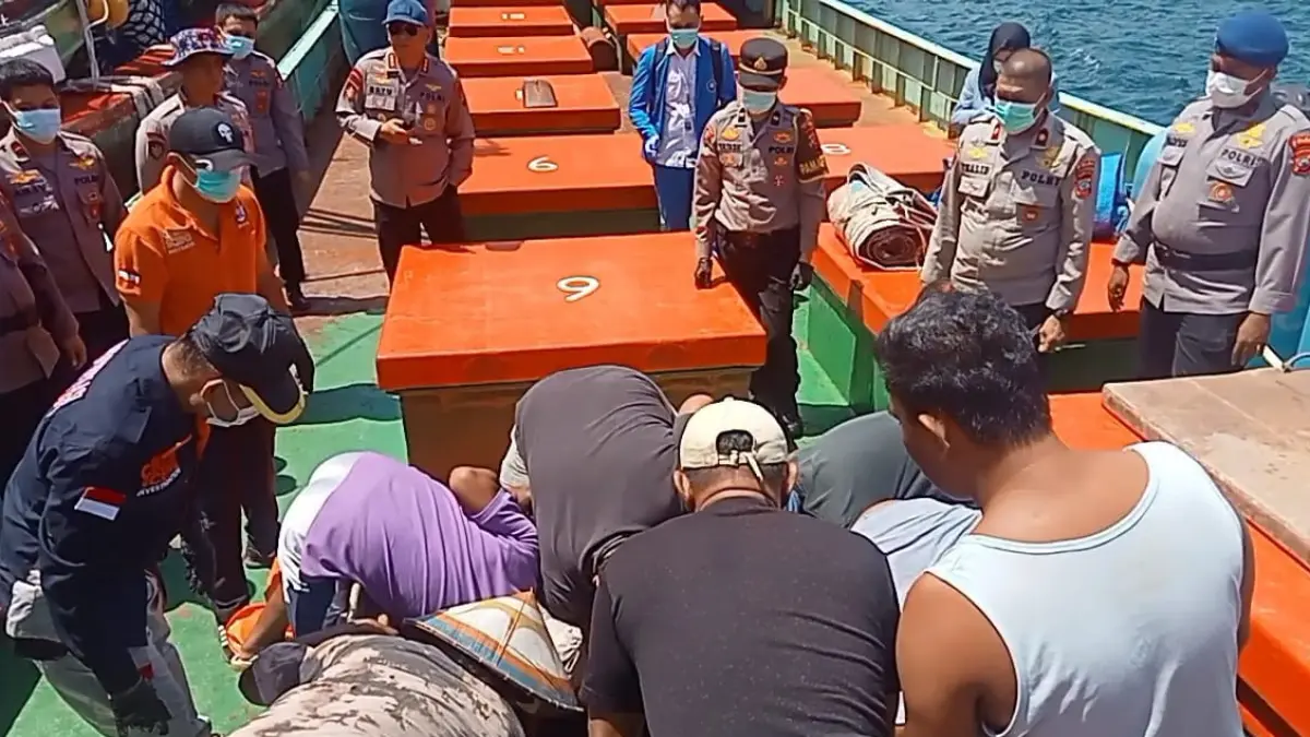 Proses evakuasi dan penanganan jenazah 
dipimpin langsung oleh Dirpolairud Polda Sulut Kombes Pol Bayuaji Yudha Prajas.(Dok Istimewa)