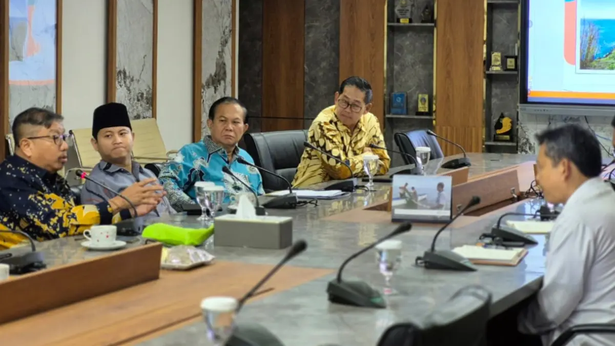 Wali Kota Bitung Hengky Honandar selaku Ketua Bidang Budaya Bahari Aspeksindo menghadiri kegiatan strategis di KKP.(Dok Istimewa)