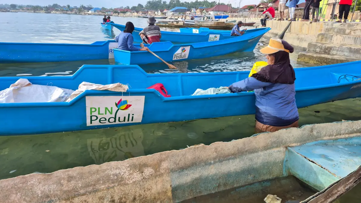 Berdayakan 95 Perempuan Pesisir, PLN UPT Kendari Perkuat Program Permata Talia Kelola Sampah Laut